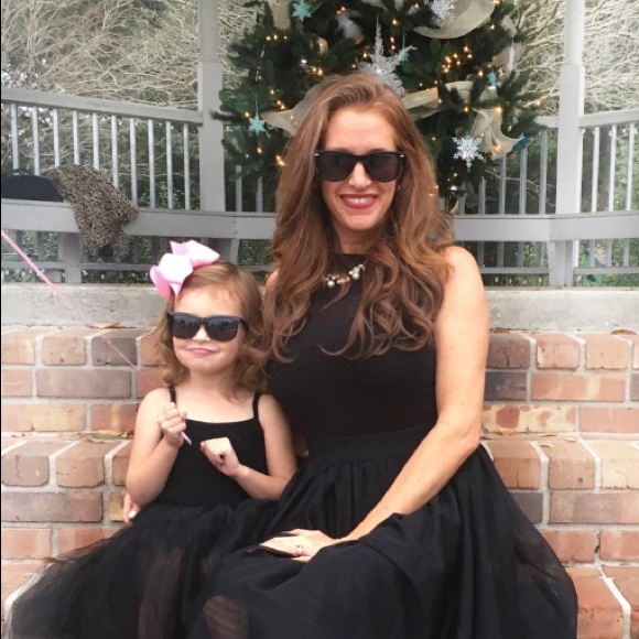 Meet your Posher, Julie - Picture 1 of 5